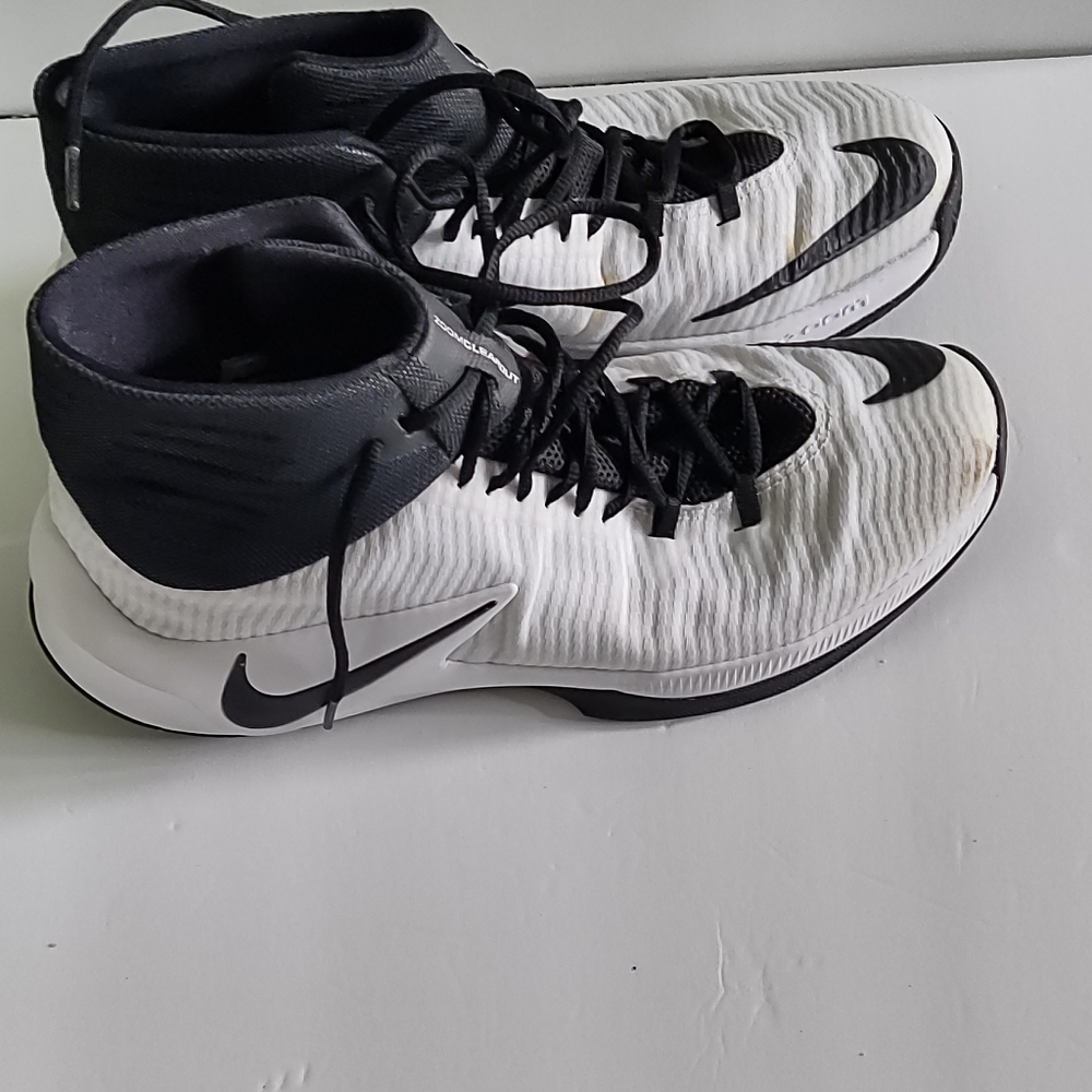 Nike Basketball shoes sz 11